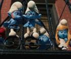 Smurfs готовы прыгнуть с балкона